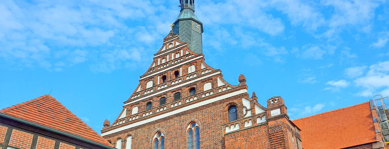 Die Fassade der Wunderblutkirche St. Nikolai in Bad Wilsnack