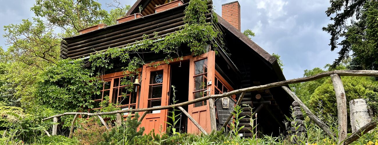 Blockhaus im Frühjahr