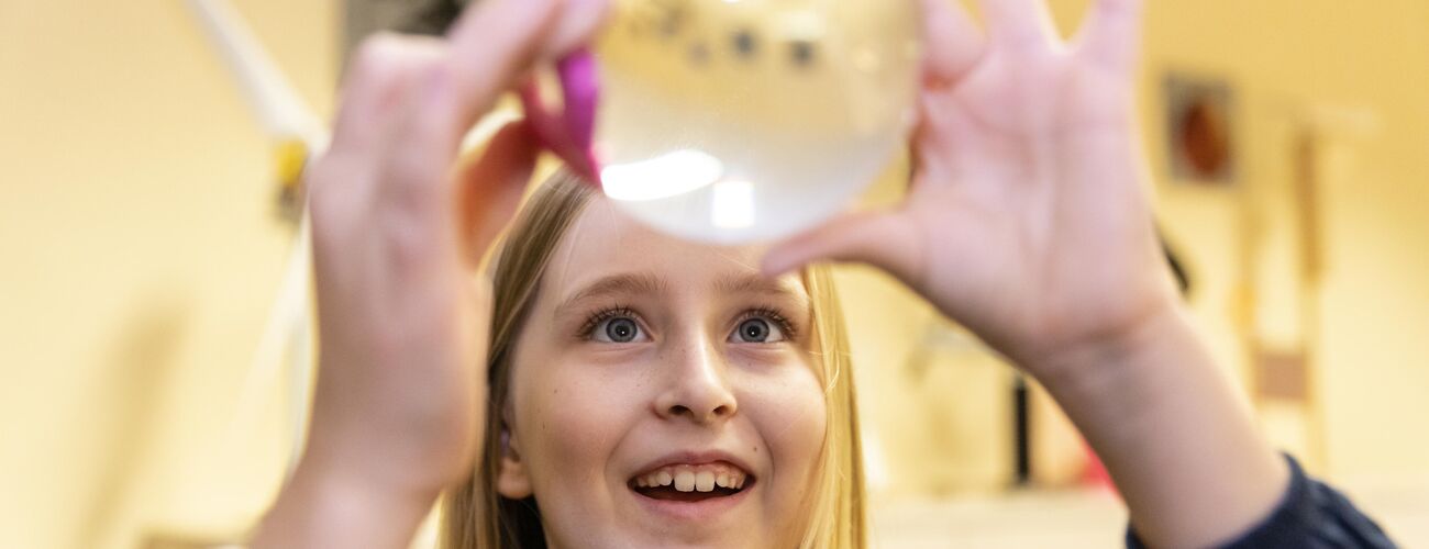 Wettermuseum_Experimente_Kinder_Linsenkugel_Astis_Krause_mittel